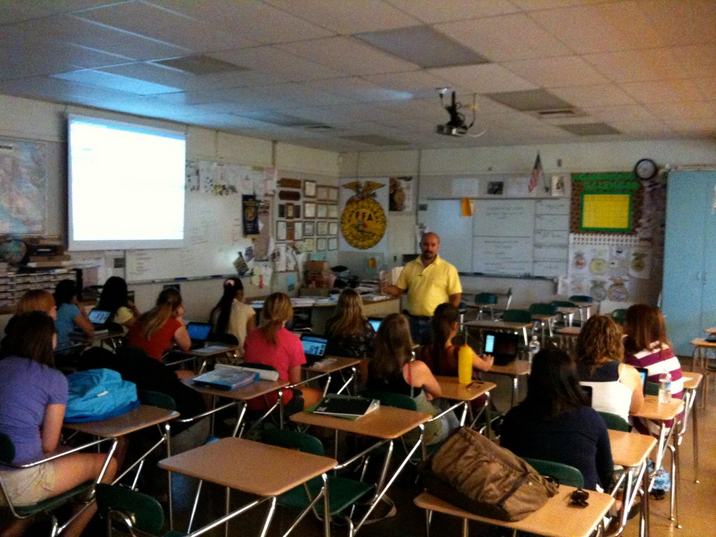 Danny Silva (@iteachag) and class. 1:1 Take Home Netbook pilot, circa 2009